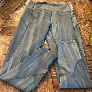 Lululemon size 6 Wunder Under Crop Leggings